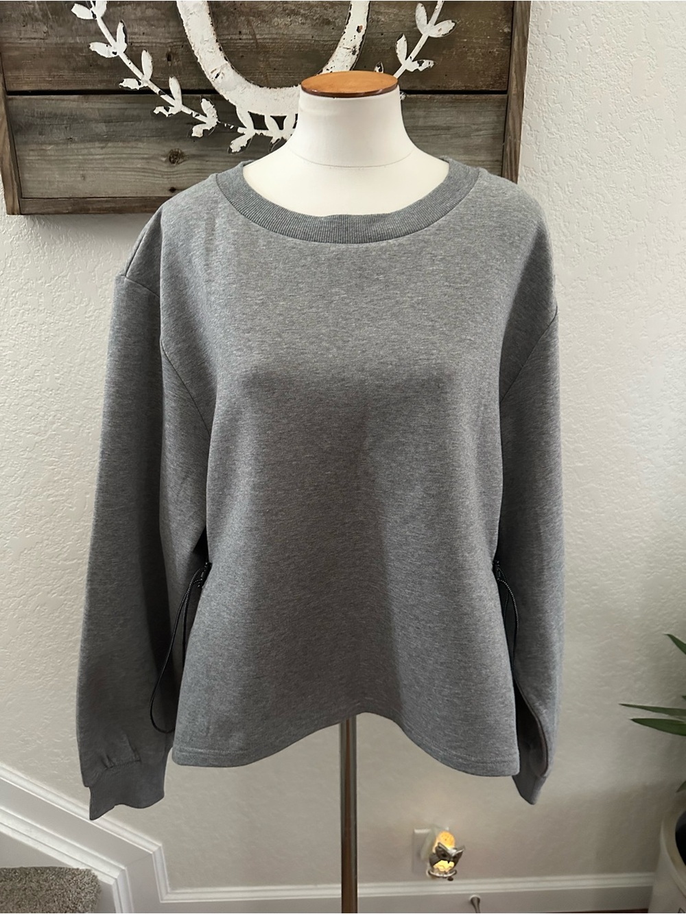Varley Bella Grey Crewneck Pullover Sweatshirt cinched waist size XL NWT